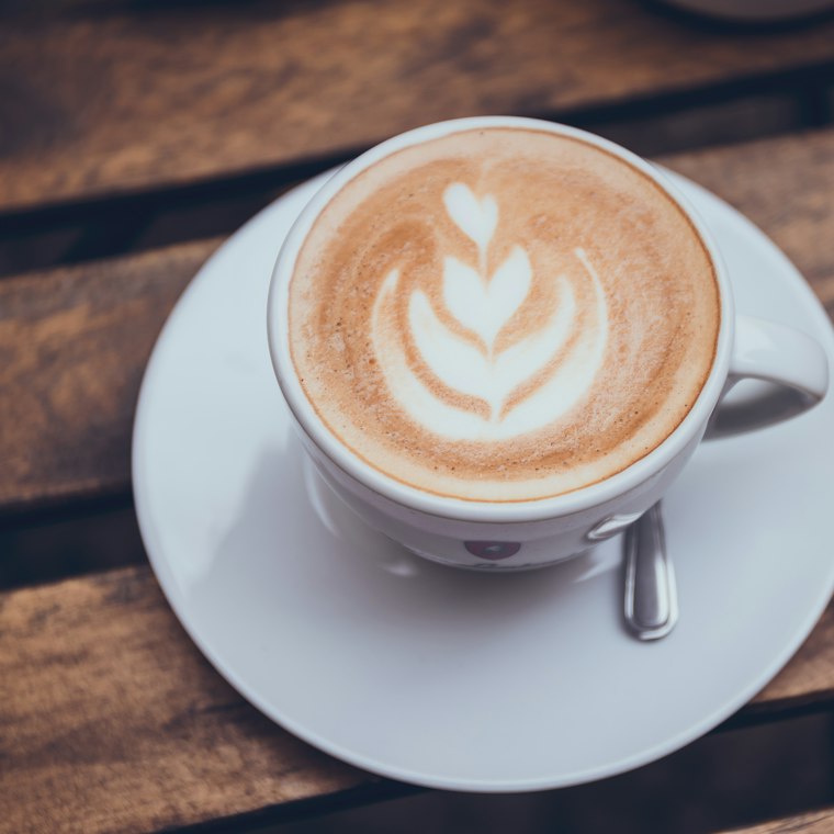 ラテアートののったカプチーノ